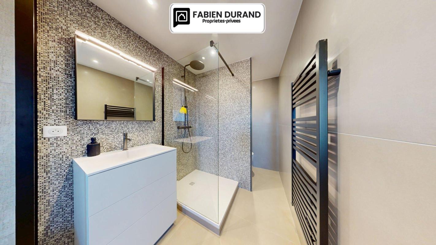 FREJUS Appartement Unique à Frejus  Plage 3 pièce(s) 70 m2 avec Garage Cave Parking 6