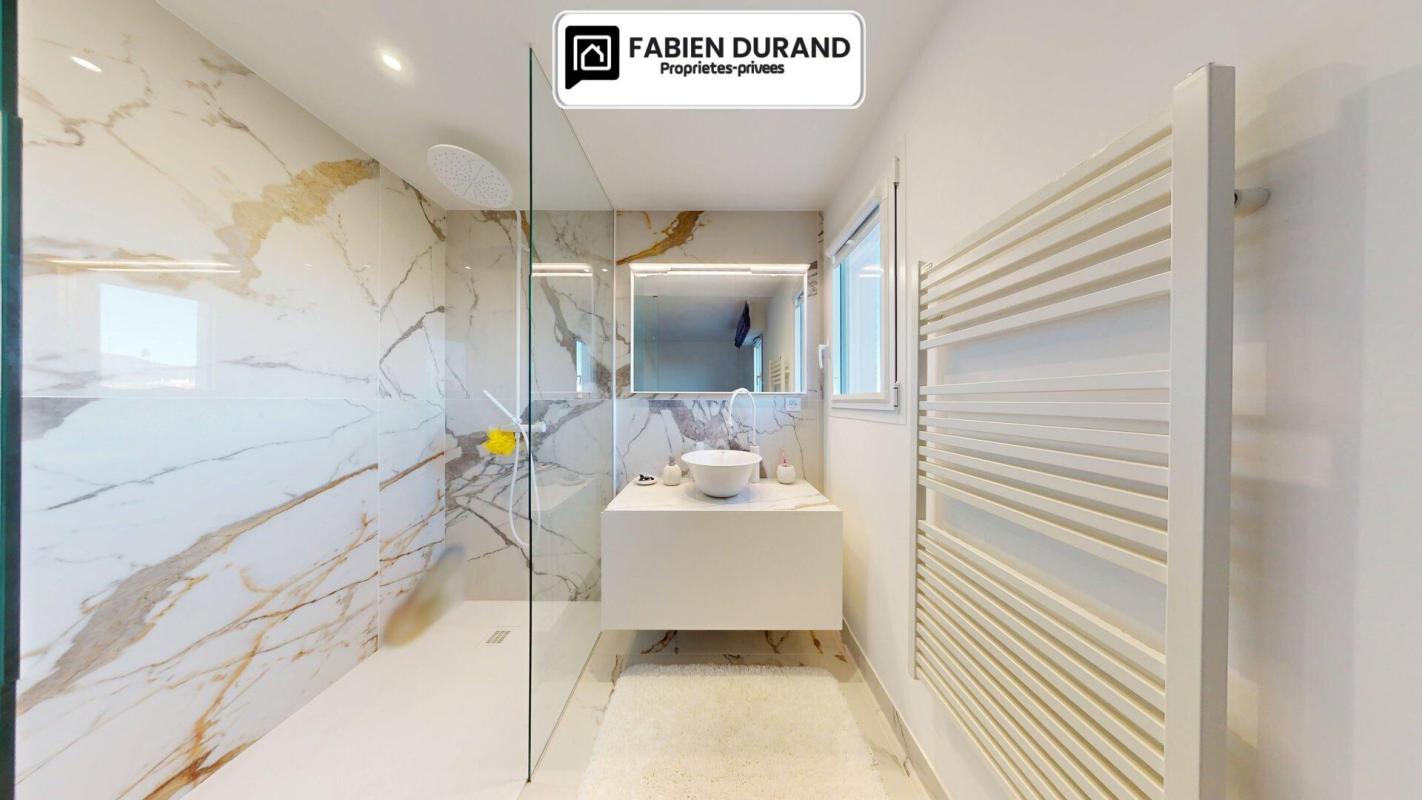 FREJUS Appartement Unique à Frejus  Plage 3 pièce(s) 70 m2 avec Garage Cave Parking 9