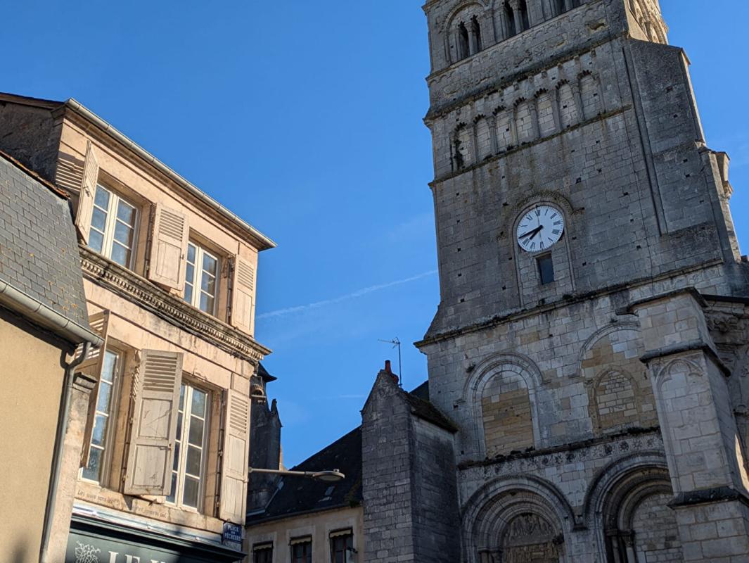 LA CHARITE-SUR-LOIRE Appartement La Charité Sur Loire 3 pièce(s) meublé 9