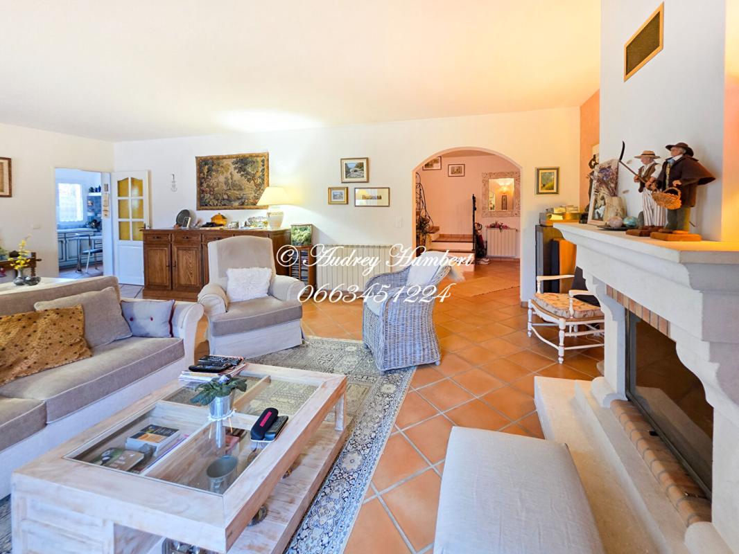 PIERREVERT PIERREVERT, SUPERBE VILLA de 165 m² avec piscine, jardin clos et arboré de 1100 m² et belles prestations 14