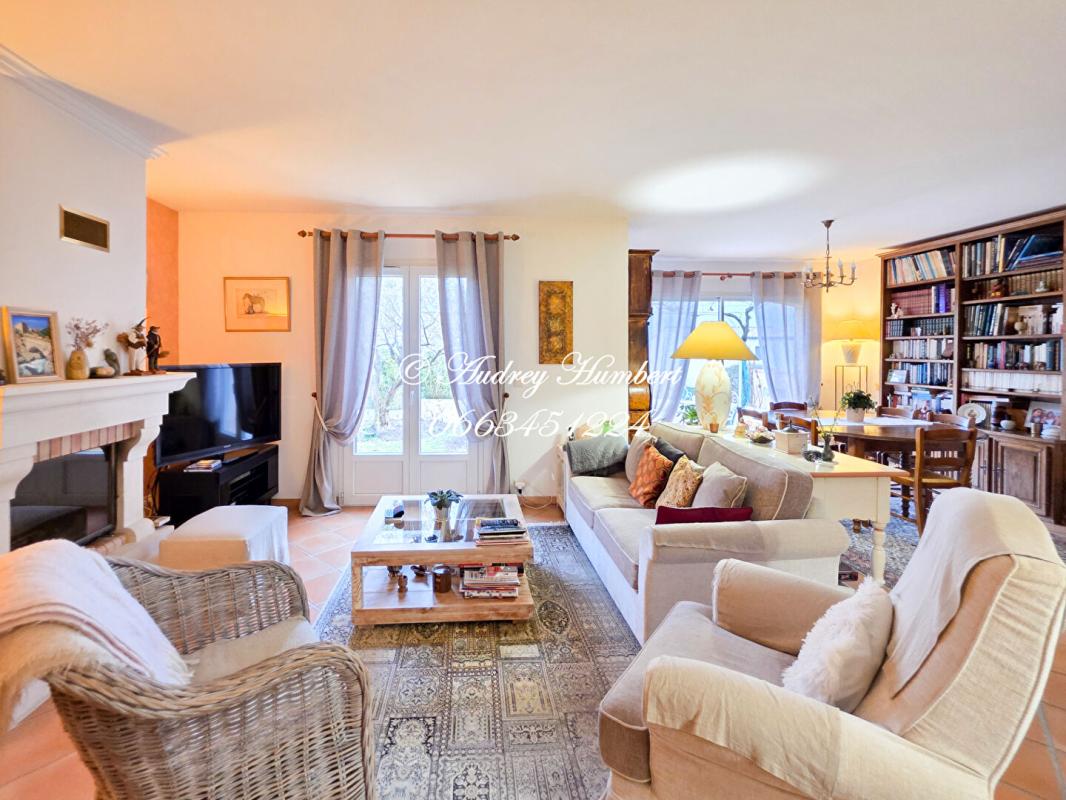 PIERREVERT PIERREVERT, SUPERBE VILLA de 165 m² avec piscine, jardin clos et arboré de 1100 m² et belles prestations 2