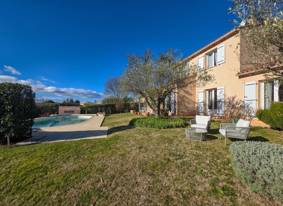 PIERREVERT PIERREVERT, SUPERBE VILLA de 165 m² avec piscine, jardin clos et arboré de 1100 m² et belles prestations 5