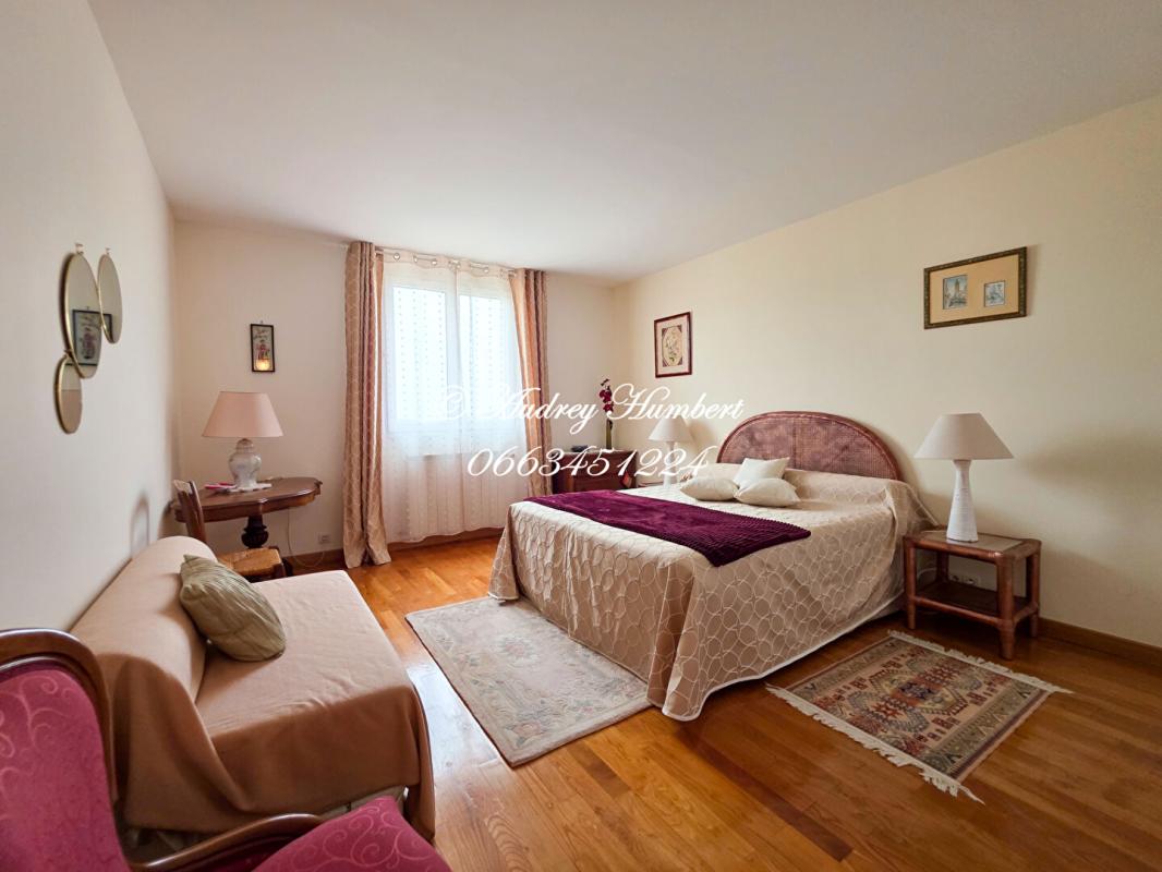 PIERREVERT PIERREVERT, SUPERBE VILLA de 165 m² avec piscine, jardin clos et arboré de 1100 m² et belles prestations 6