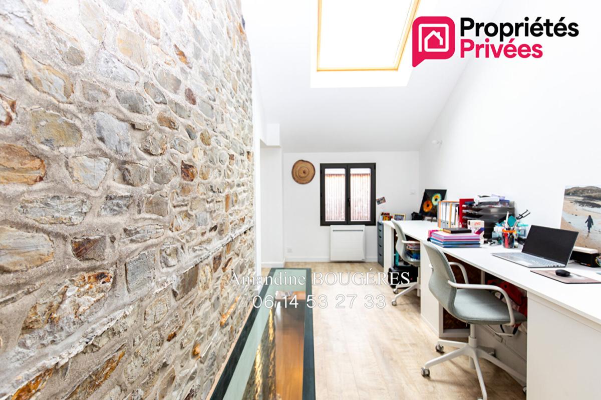 VITRE VITRE 35500 - PROCHE GARE A PIED- CENTRE VILLE -193 M² - 5 CHAMBRES - JARDIN - 579 000 EUROS HAI - STATIONNEMENT 7