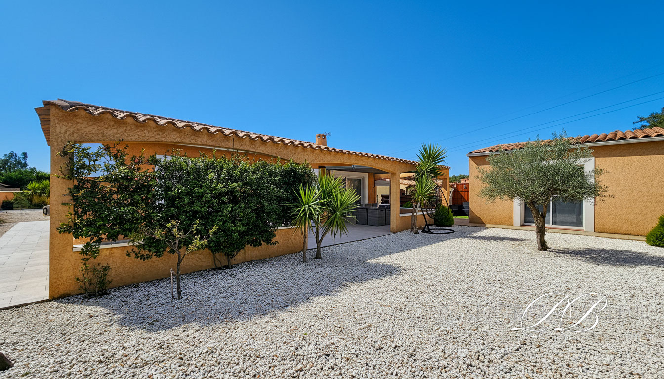 CASES-DE-PENE Maison 6 pièce(s) 120 m2 avec studio de 18m2 2