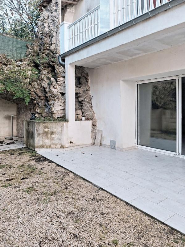 LAMBESC Grand T3 de 87 m² avec terrasse et jardin en plein centre de Lambesc, fort potentiel après rénovation 14