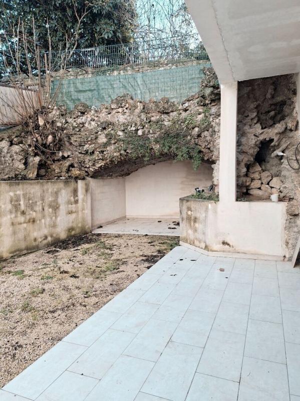 LAMBESC Grand T3 de 87 m² avec terrasse et jardin en plein centre de Lambesc, fort potentiel après rénovation 4
