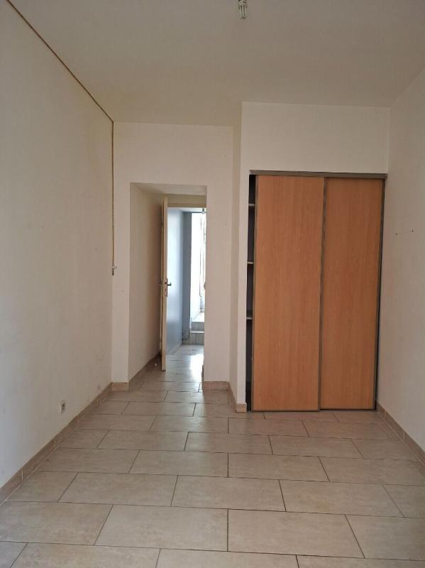 LAMBESC Grand T3 de 87 m² avec terrasse et jardin en plein centre de Lambesc, fort potentiel après rénovation 8