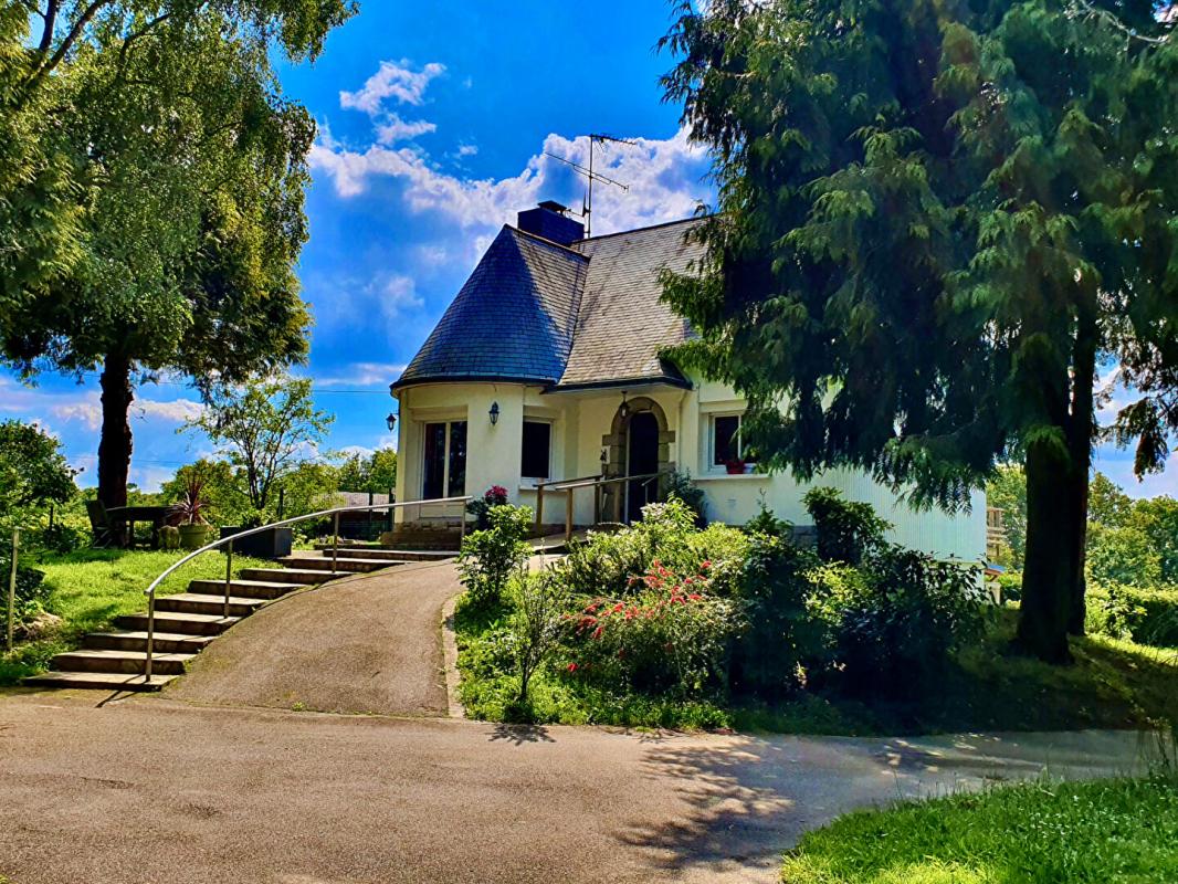 SAINTE-REINE-DE-BRETAGNE Jolie maison néo-bretonne avec étang, dépendances & 2 hectares de terrain, pré inclut. Sans vis-à-vis 11