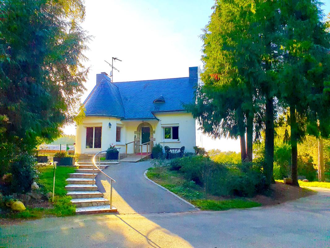 SAINTE-REINE-DE-BRETAGNE Jolie maison néo-bretonne avec étang, dépendances & 2 hectares de terrain, pré inclut. Sans vis-à-vis 2