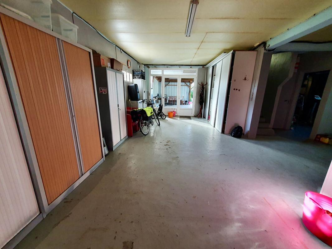 SAINTE-REINE-DE-BRETAGNE Jolie maison néo-bretonne avec étang, dépendances & 2 hectares de terrain, pré inclut. Sans vis-à-vis 7