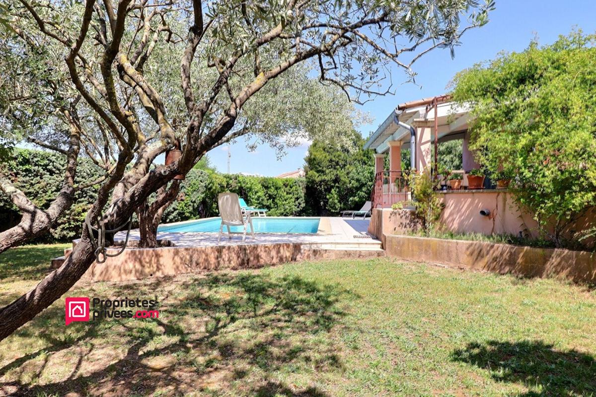 UZES Uzès, direction Nîmes, Villa avec piscine et garage 11
