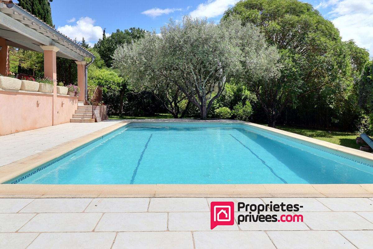 UZES Uzès, direction Nîmes, Villa avec piscine et garage 13