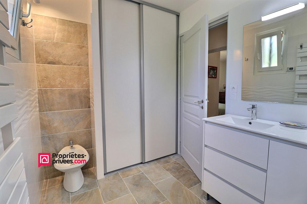 UZES Uzès, direction Nîmes, Villa avec piscine et garage 14