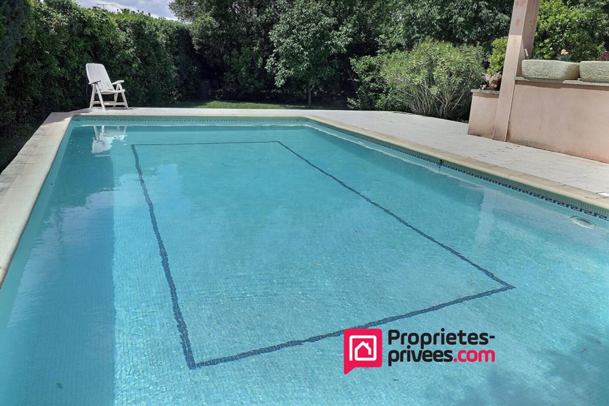 UZES Uzès, direction Nîmes, Villa avec piscine et garage 3