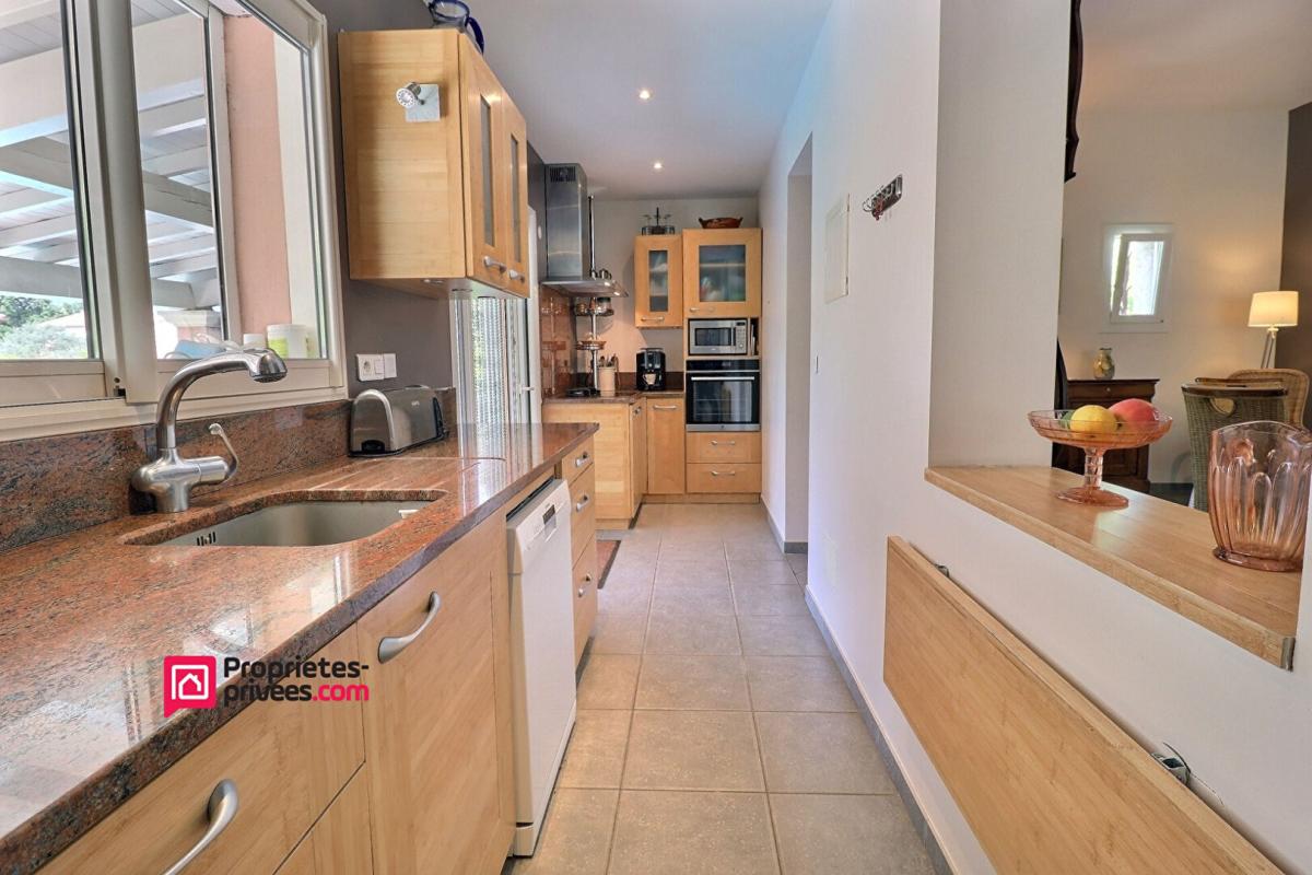 UZES Uzès, direction Nîmes, Villa avec piscine et garage 7