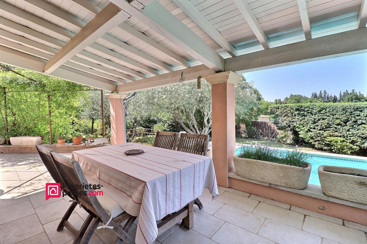 UZES Uzès, direction Nîmes, Villa avec piscine et garage 9