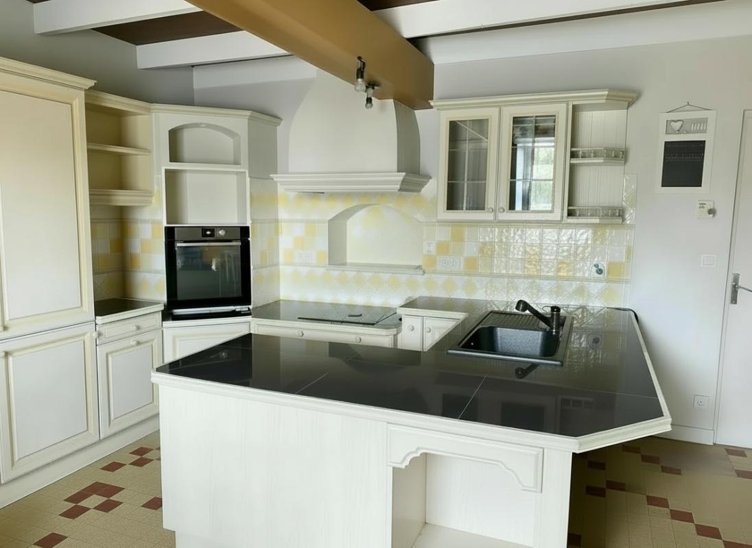 LA CRECHE Maison en pierre de caractère avec dépendances  (79260) La Crèche 6