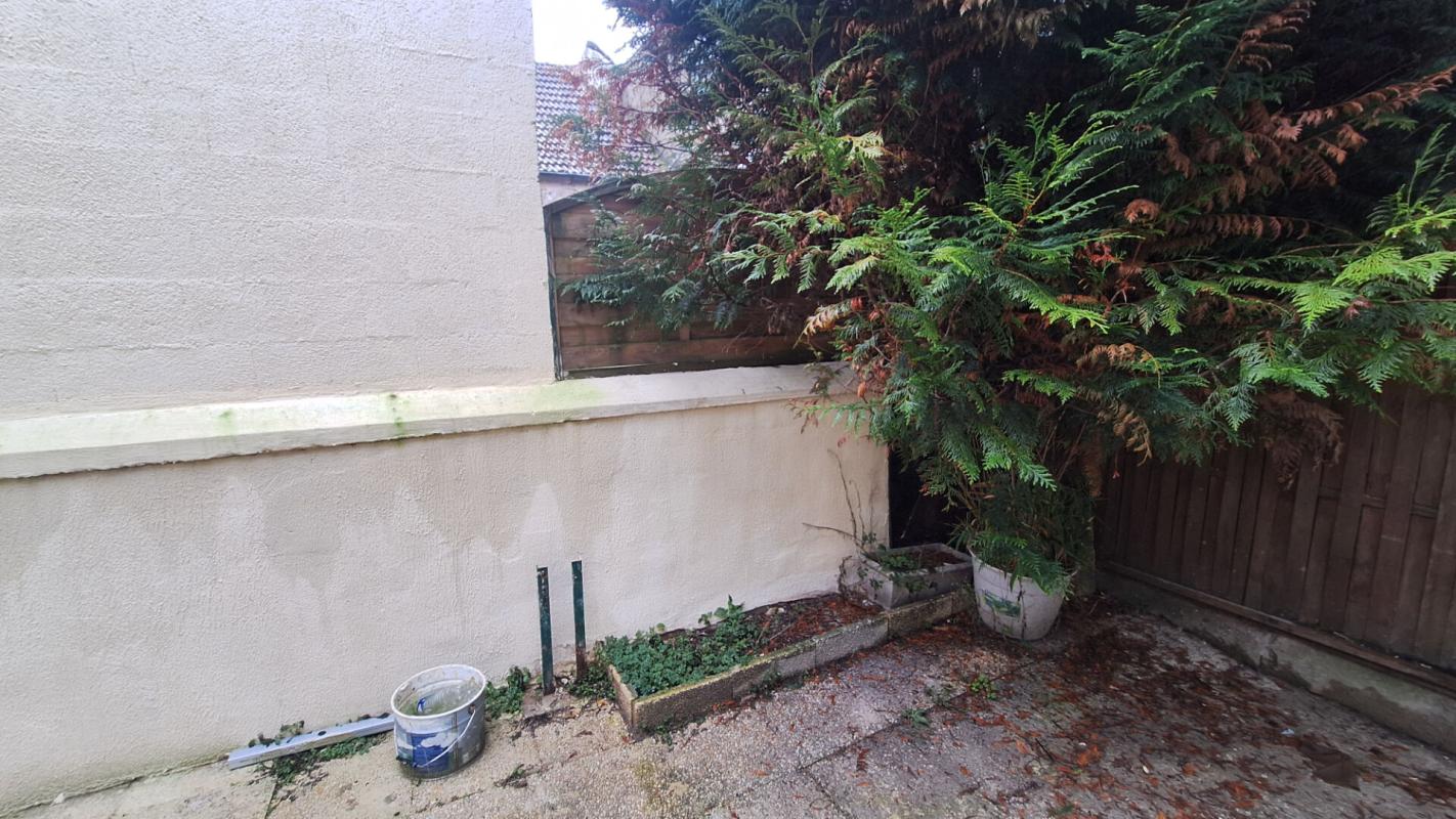 CHEVREUSE Appartement Chevreuse STUDIO à Rénover RDC 4