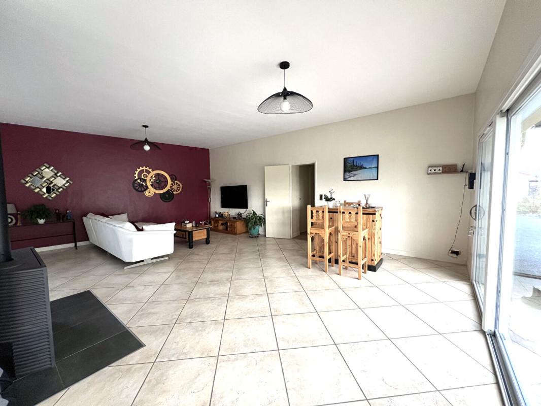 JOZE Maison avec jardin et piscine 11