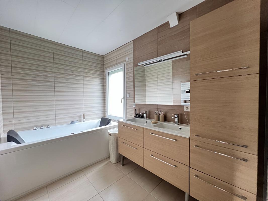 JOZE Maison avec jardin et piscine 14