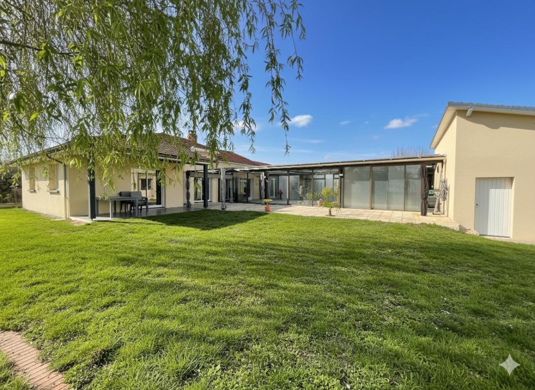 JOZE Maison avec jardin et piscine 3