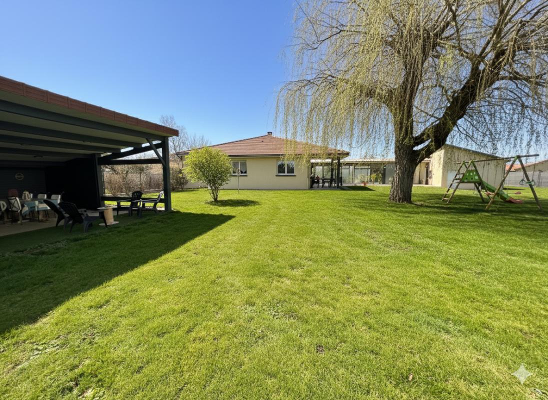 JOZE Maison avec jardin et piscine 5