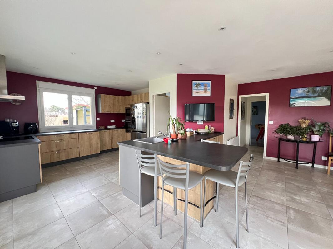 JOZE Maison avec jardin et piscine 8