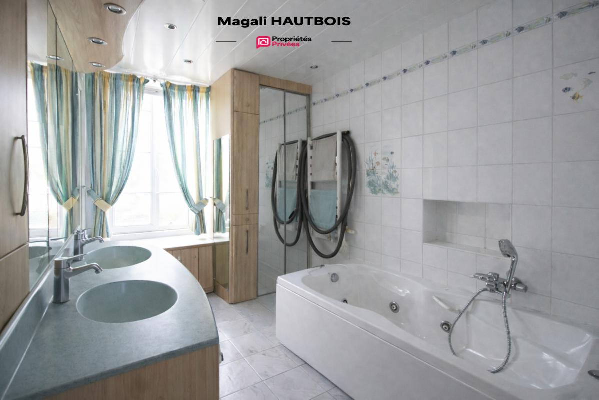 SAINT-JEAN-LE-THOMAS Villa Saint Jean Le Thomas 10 pièce(s) 220 m2 6