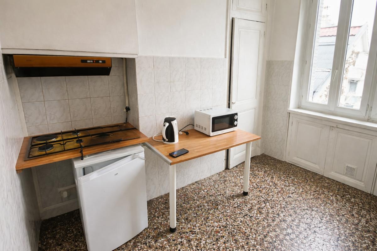 GRENOBLE Très belle vue sur la  bastille  et le Moucherotte T2 traversant avec galeta et cave petit prix 7