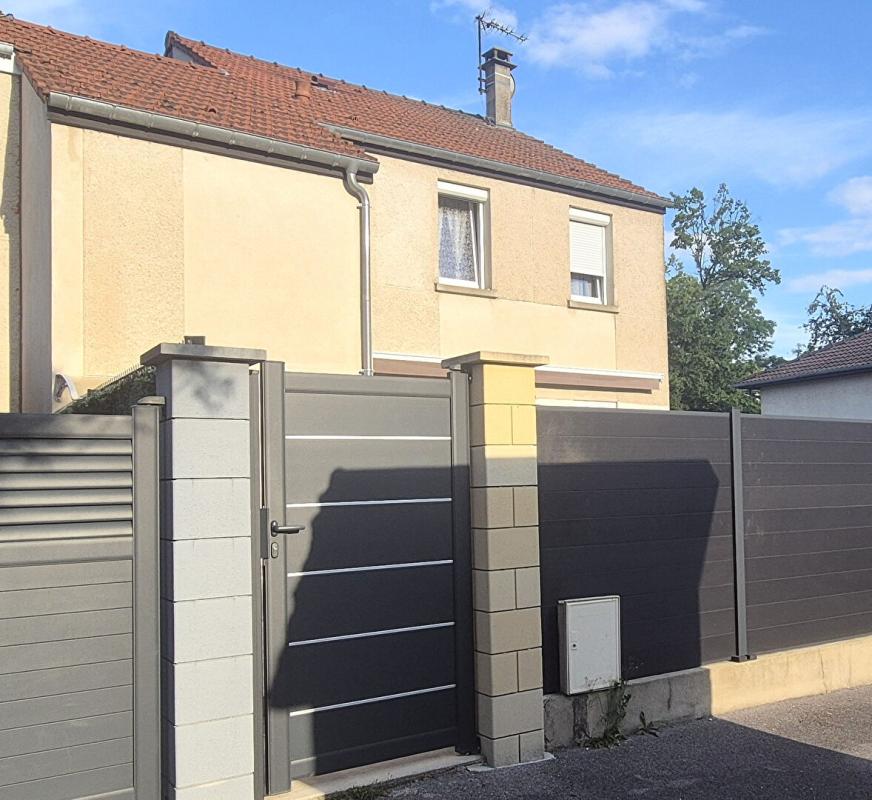 SAINT-DIZIER Belle Maison Individuelle de 116 m² Rénovée avec Goût comprenant une Cour, Bureau, Buanderie, Réserve, Terrasse et un joli Terrain Clos et entretenu de 271 m² 1