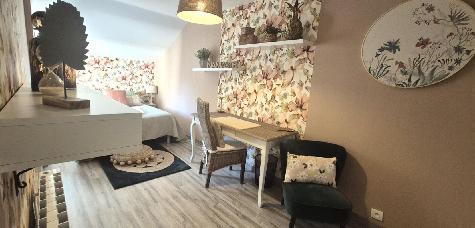 SAINT-DIZIER Belle Maison Individuelle de 116 m² Rénovée avec Goût comprenant une Cour, Bureau, Buanderie, Réserve, Terrasse et un joli Terrain Clos et entretenu de 271 m² 12