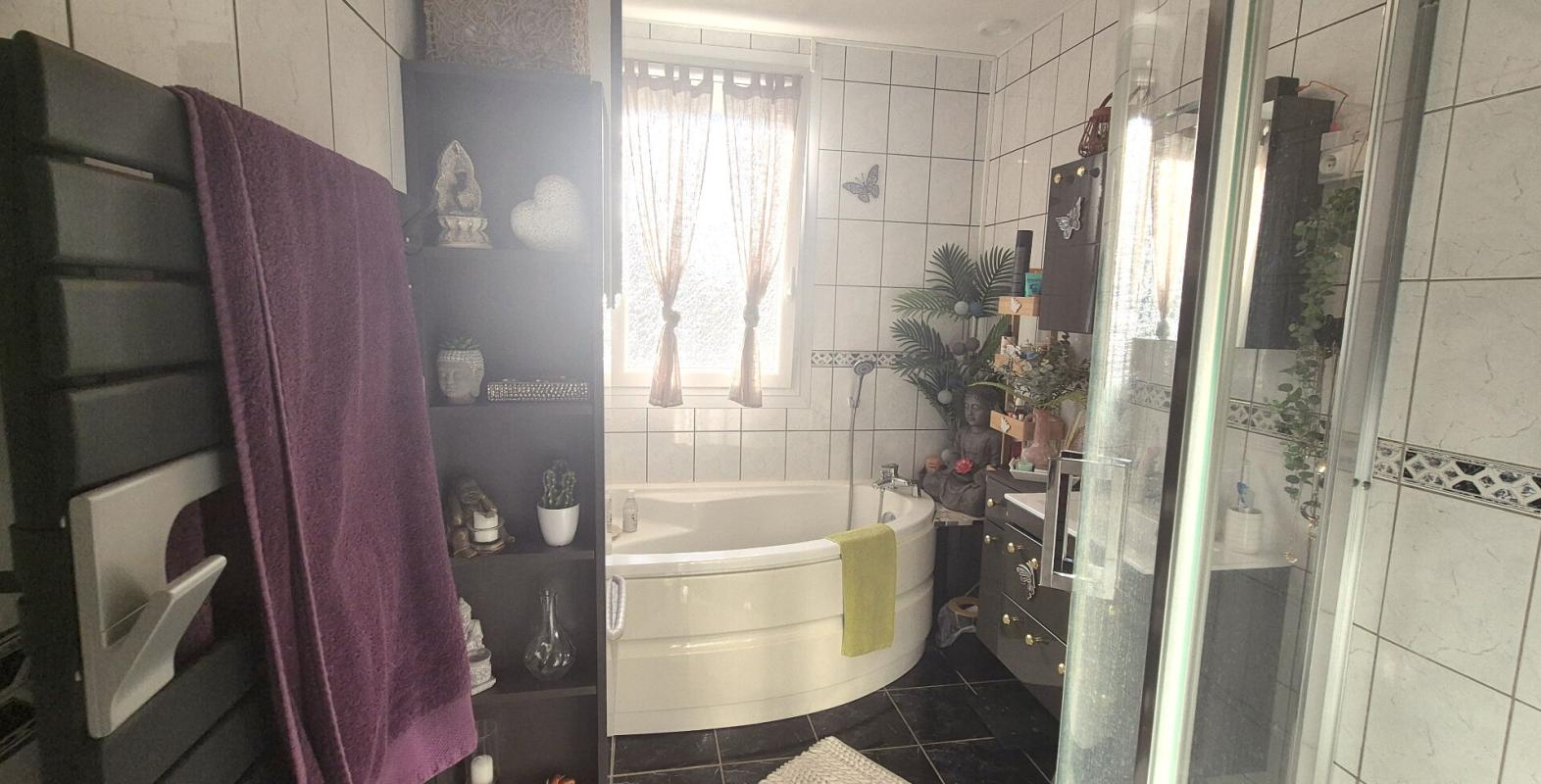 SAINT-DIZIER Belle Maison Individuelle de 116 m² Rénovée avec Goût comprenant une Cour, Bureau, Buanderie, Réserve, Terrasse et un joli Terrain Clos et entretenu de 271 m² 14