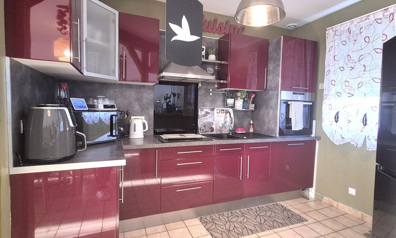 SAINT-DIZIER Belle Maison Individuelle de 116 m² Rénovée avec Goût comprenant une Cour, Bureau, Buanderie, Réserve, Terrasse et un joli Terrain Clos et entretenu de 271 m² 2