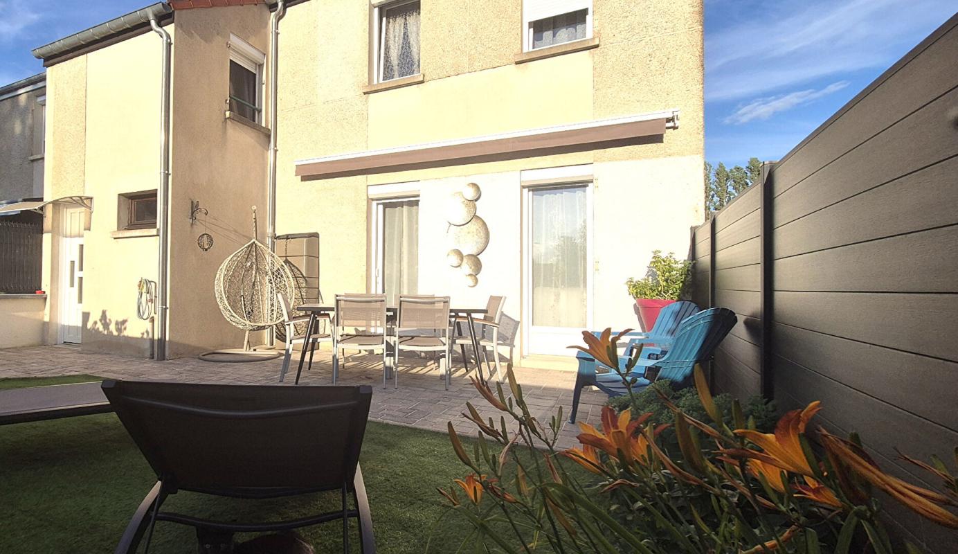 SAINT-DIZIER Belle Maison Individuelle de 116 m² Rénovée avec Goût comprenant une Cour, Bureau, Buanderie, Réserve, Terrasse et un joli Terrain Clos et entretenu de 271 m² 5