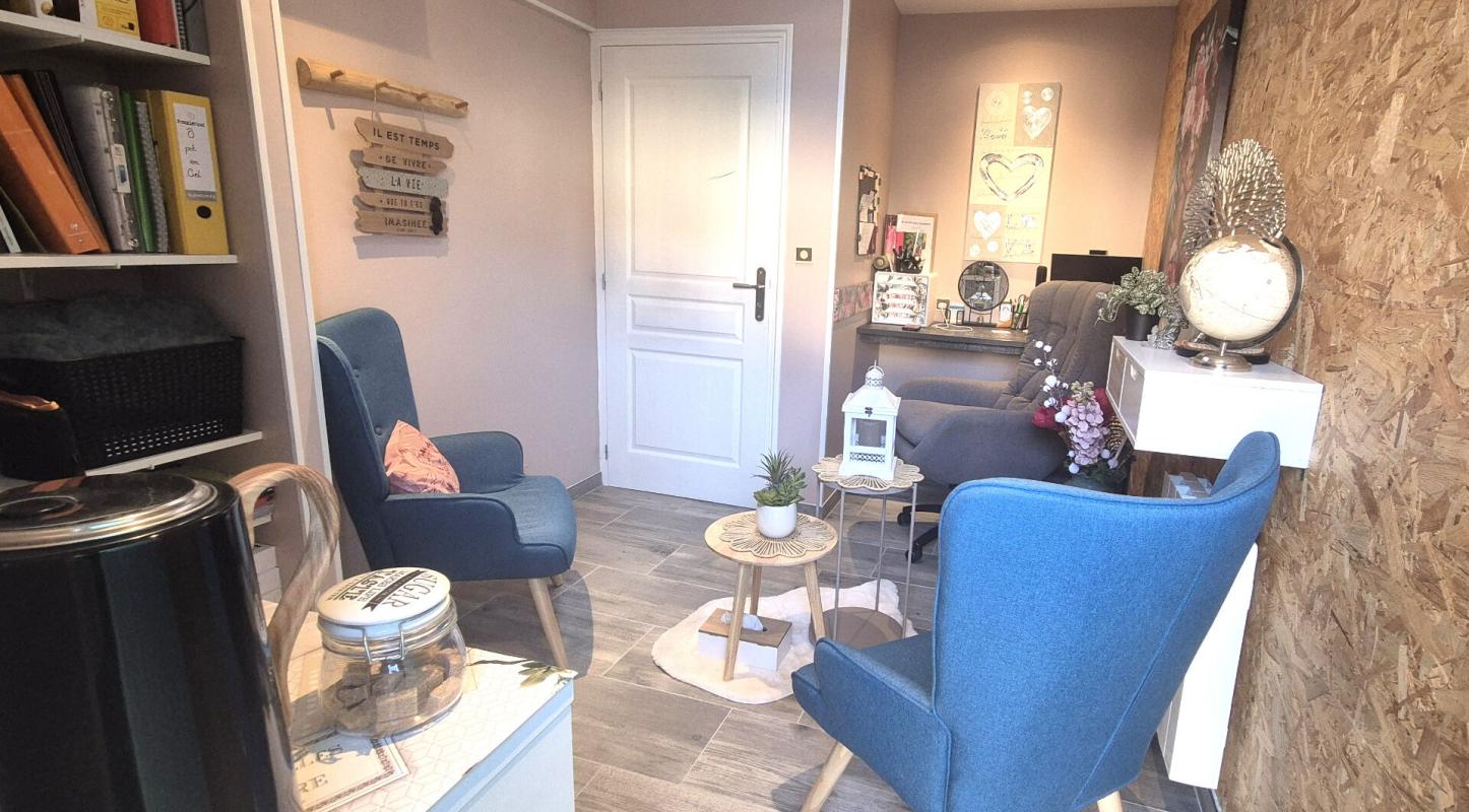 SAINT-DIZIER Belle Maison Individuelle de 116 m² Rénovée avec Goût comprenant une Cour, Bureau, Buanderie, Réserve, Terrasse et un joli Terrain Clos et entretenu de 271 m² 6