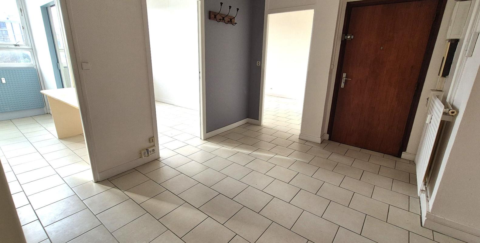 SAINT-DIZIER Bel Appartement Résidentiel de 72 m² avec Ascenseur, Hall d'entrée sécurisé, Interphone, Local technique et Terrain clos, sécurisé et paysager de 4810 m² 2