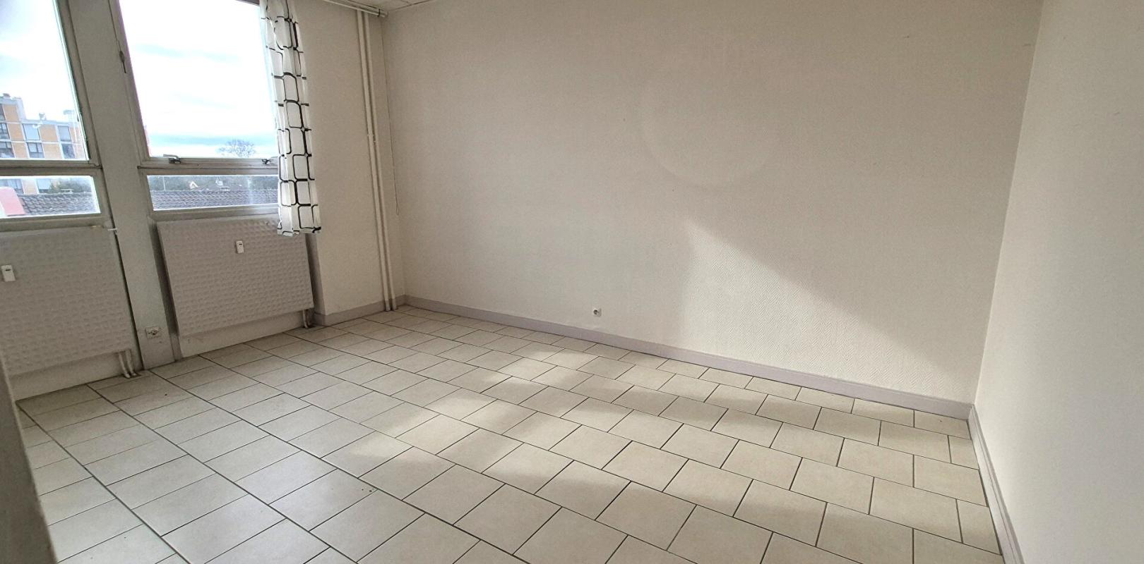 SAINT-DIZIER Bel Appartement Résidentiel de 72 m² avec Ascenseur, Hall d'entrée sécurisé, Interphone, Local technique et Terrain clos, sécurisé et paysager de 4810 m² 7