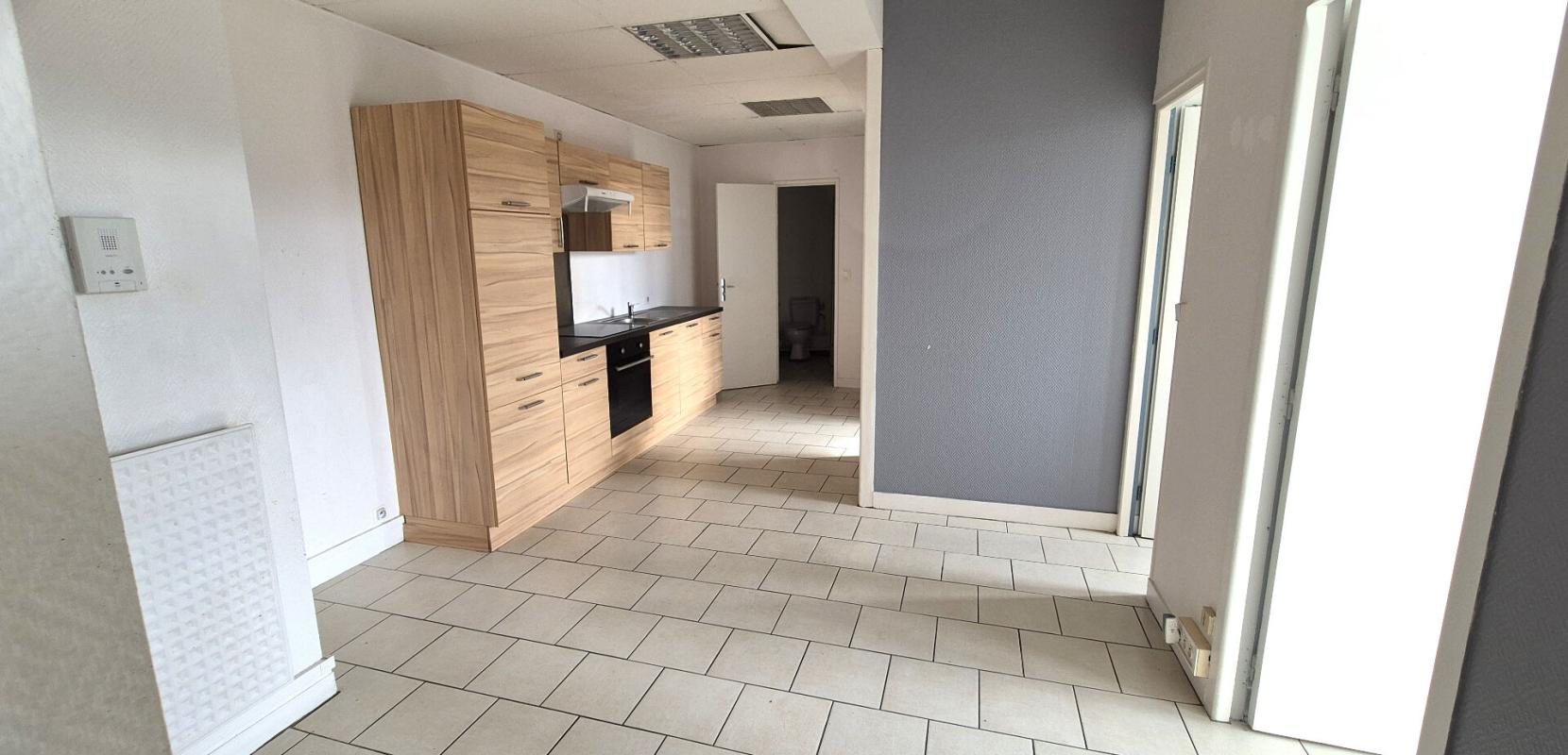 SAINT-DIZIER Bel Appartement Résidentiel de 72 m² avec Ascenseur, Hall d'entrée sécurisé, Interphone, Local technique et Terrain clos, sécurisé et paysager de 4810 m² 9