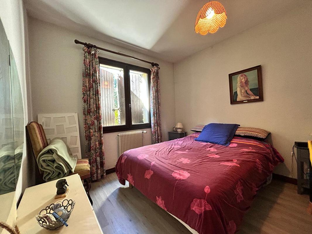 AUBIE-ET-ESPESSAS DÉCOUVREZ LE CHARME ET LES VOLUMES D'UNE MAISON CONTEMPORAINE   208 M2 - 4 CHAMBRES   À AUBIE ( VAL DE VIRVÉE) DANS UN PARC ARBORÉ POUR SAVOURER LA TRANQUILITÉ 10