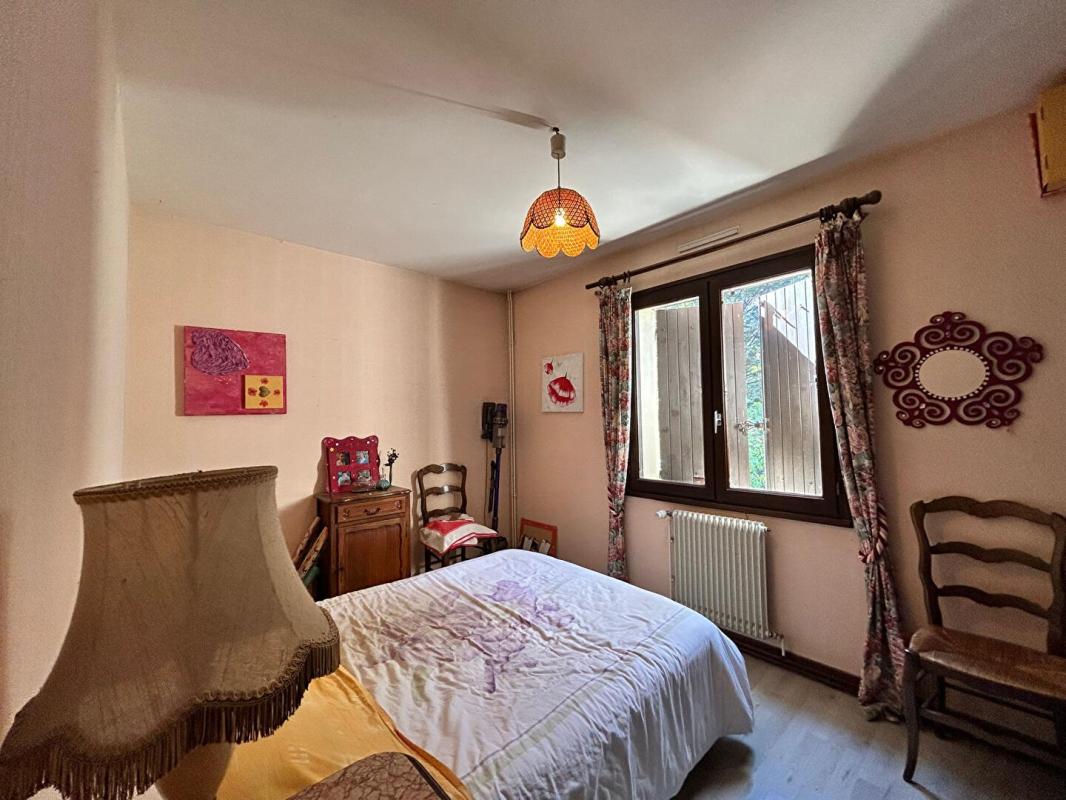 AUBIE-ET-ESPESSAS DÉCOUVREZ LE CHARME ET LES VOLUMES D'UNE MAISON CONTEMPORAINE   208 M2 - 4 CHAMBRES   À AUBIE ( VAL DE VIRVÉE) DANS UN PARC ARBORÉ POUR SAVOURER LA TRANQUILITÉ 11