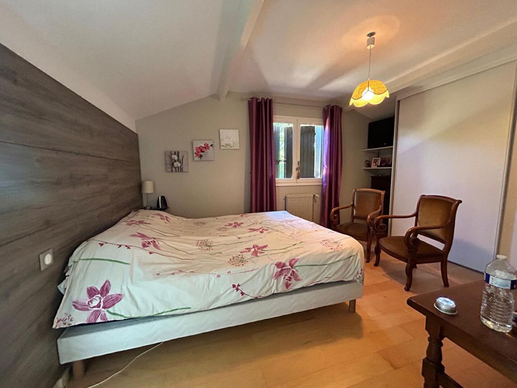 AUBIE-ET-ESPESSAS DÉCOUVREZ LE CHARME ET LES VOLUMES D'UNE MAISON CONTEMPORAINE   208 M2 - 4 CHAMBRES   À AUBIE ( VAL DE VIRVÉE) DANS UN PARC ARBORÉ POUR SAVOURER LA TRANQUILITÉ 14