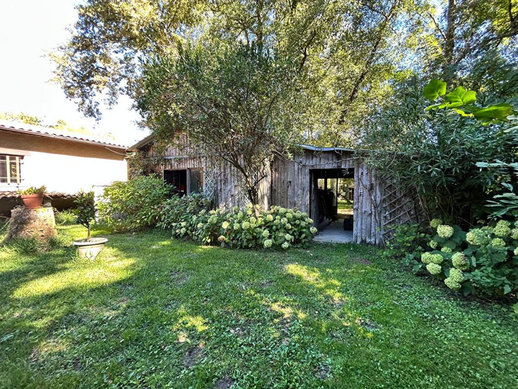 AUBIE-ET-ESPESSAS DÉCOUVREZ LE CHARME ET LES VOLUMES D'UNE MAISON CONTEMPORAINE   208 M2 - 4 CHAMBRES   À AUBIE ( VAL DE VIRVÉE) DANS UN PARC ARBORÉ POUR SAVOURER LA TRANQUILITÉ 18