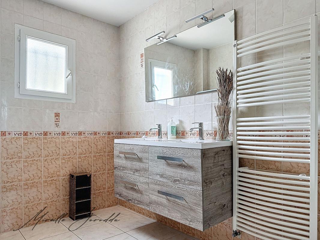 JONQUIERES-SAINT-VINCENT Jonquieres Saint Vincent VILLA 5 pièces122 m² PISCINE ET GARAGE 12