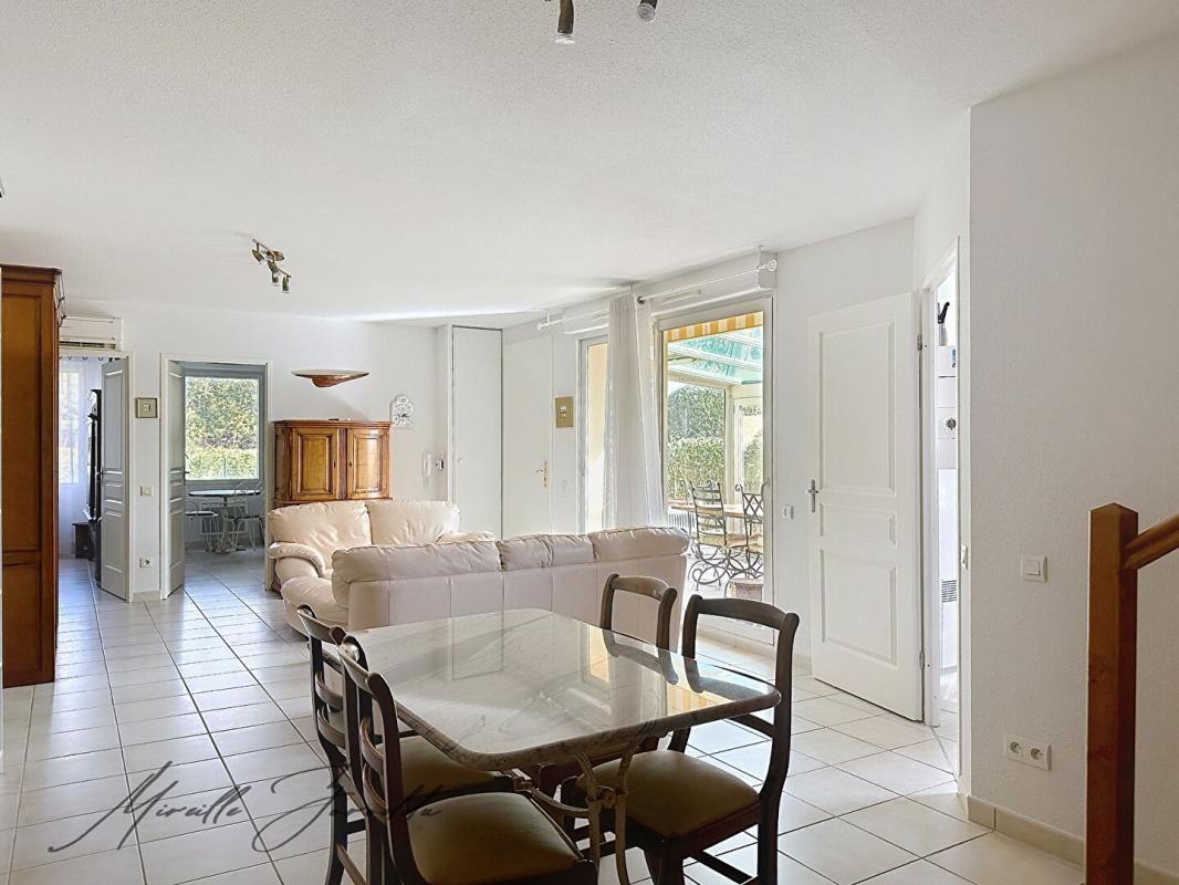 JONQUIERES-SAINT-VINCENT A VENDRE VILLA Jonquieres Saint Vincent 4 piéces de 124m² avec véranda, parking et terrasse 3