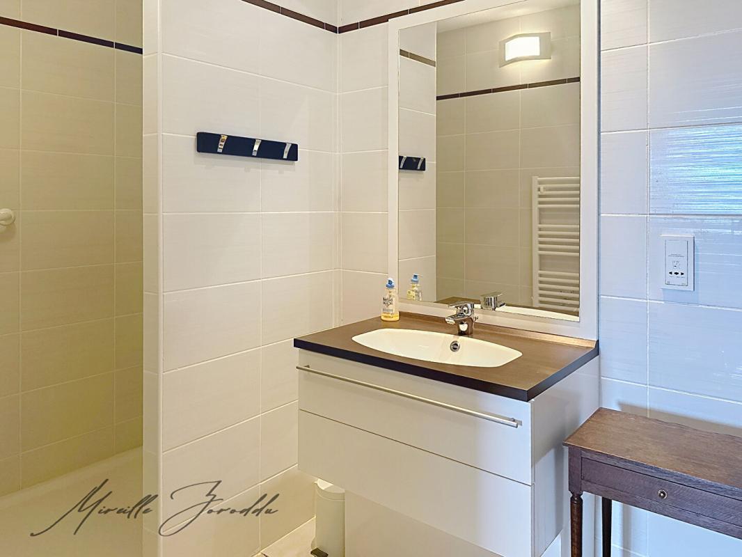 JONQUIERES-SAINT-VINCENT A VENDRE VILLA Jonquieres Saint Vincent 4 piéces de 124m² avec véranda, parking et terrasse 4