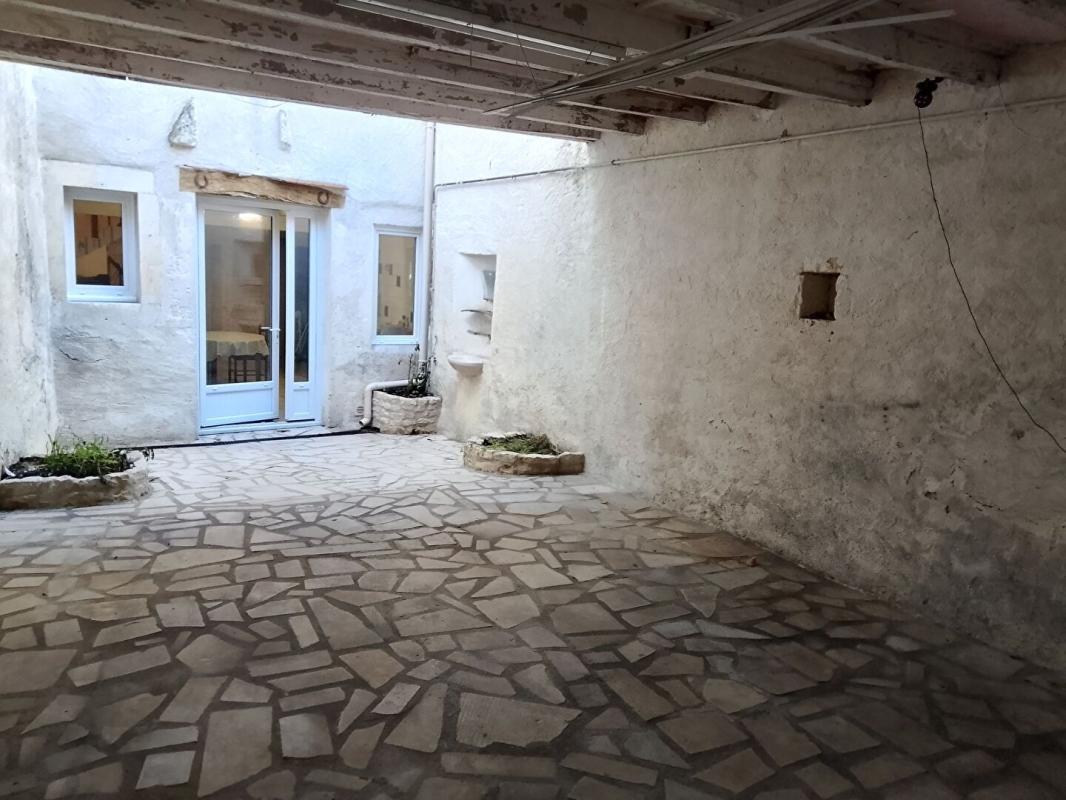 ROUILLAC Rouillac - Maison de Ville 120 m² , 4 chambres, avec cour et garage 10