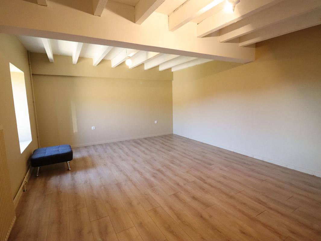 COURPIERE Corps de ferme 6 pièce(s) 350 m2 environ + terrain 27ha avec sources + dépendances 10