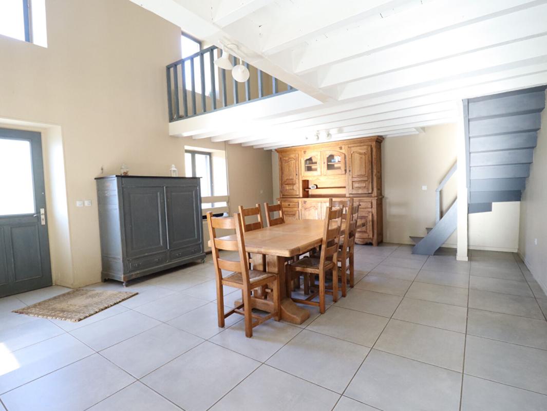 COURPIERE Corps de ferme 6 pièce(s) 350 m2 environ + terrain 27ha avec sources + dépendances 5