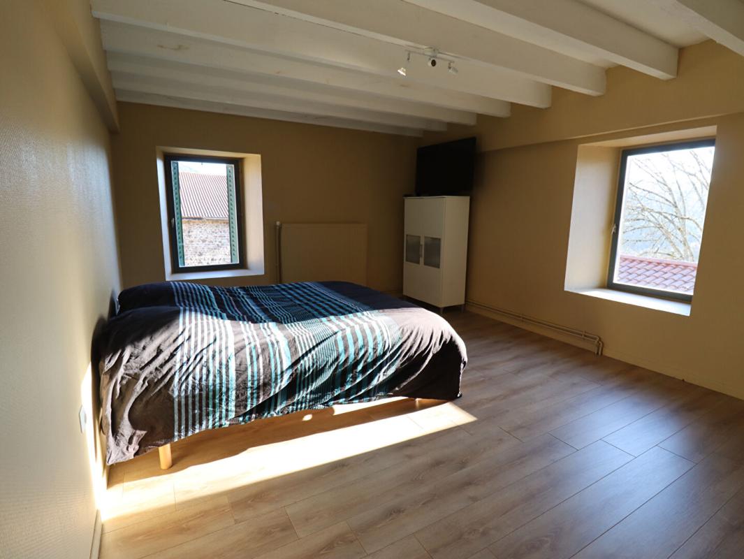 COURPIERE Corps de ferme 6 pièce(s) 350 m2 environ + terrain 27ha avec sources + dépendances 9